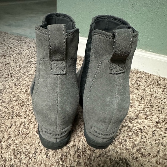 Sorel Boots - Picture 2 of 6